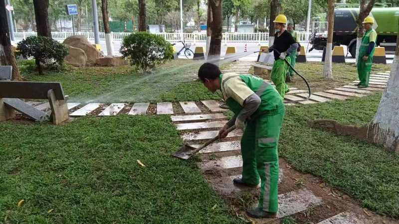 专业足球场草坪安装：关键步骤与注意事项**